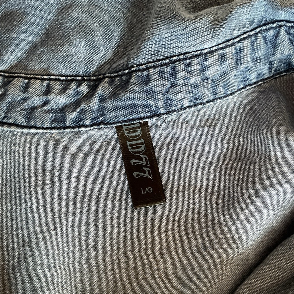 DD77 Light Blue Denim Front Tye Shirt.  Size L - Picture 6 of 8